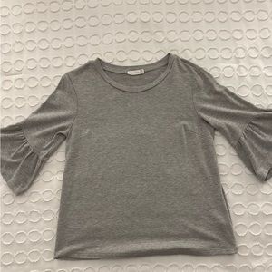 Women’s Gray Ruffle Sleeve Top Small